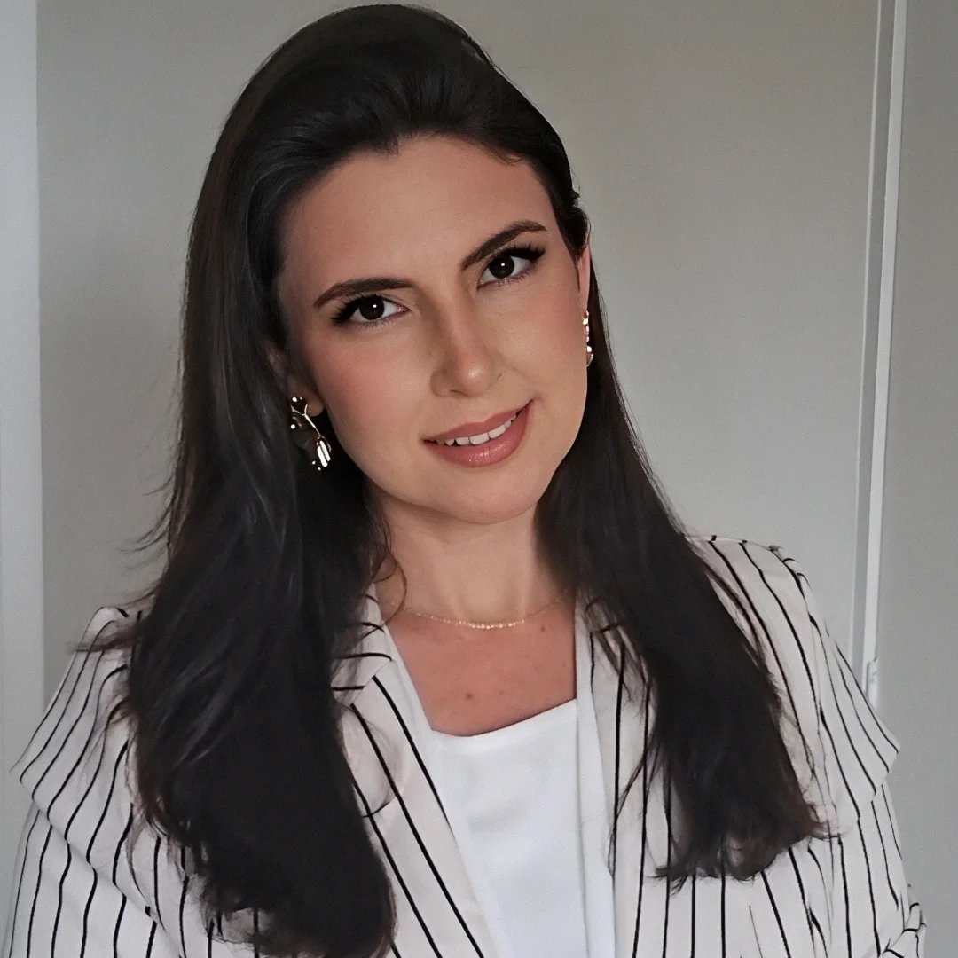 Aline Insuela Profissional